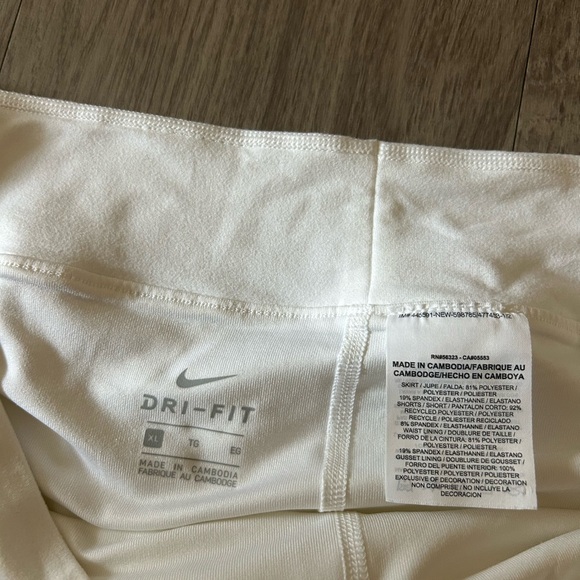 Nike White dri fit Tennis Skirt - Picture 3 of 5
